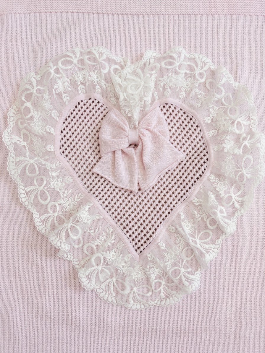 Coordinato Bebé di Almy cuore e pizzo macramé