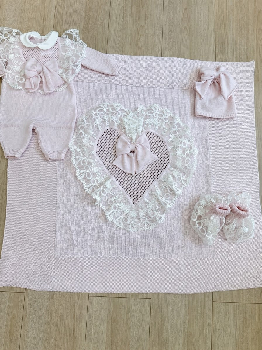Coordinato Bebé di Almy cuore e pizzo macramé