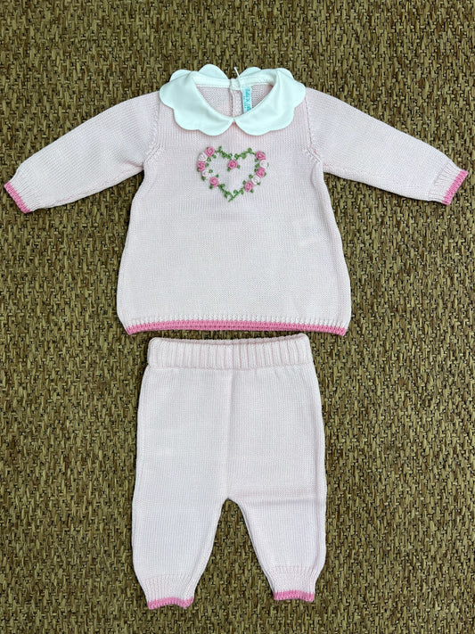 Completo due pezzi con rose ricamato a mano