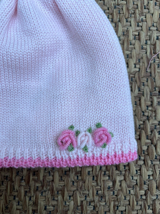 Cappello con rose ricamate a mano