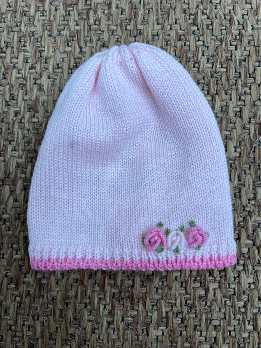 Cappello con rose ricamate a mano