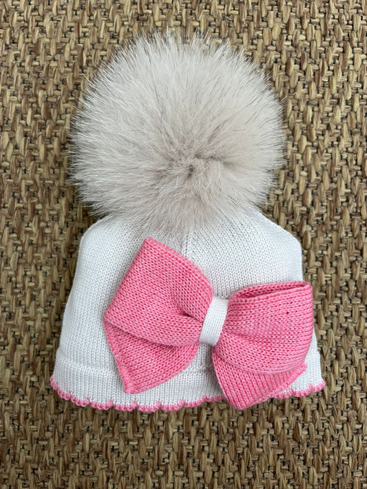 Cappello con fiocco in rilievo e pelliccia in murmasky