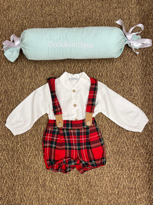 Completo salopette e camicia con bretelle