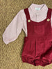 Completo camicia e salopette con bretelle