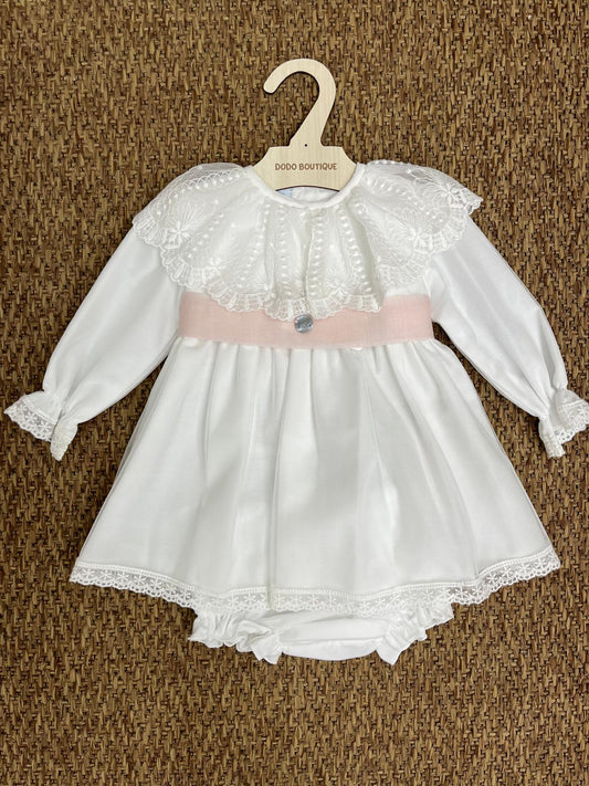 Abito con collo in pizzo e culotte