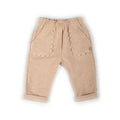 pantalone con tasche
