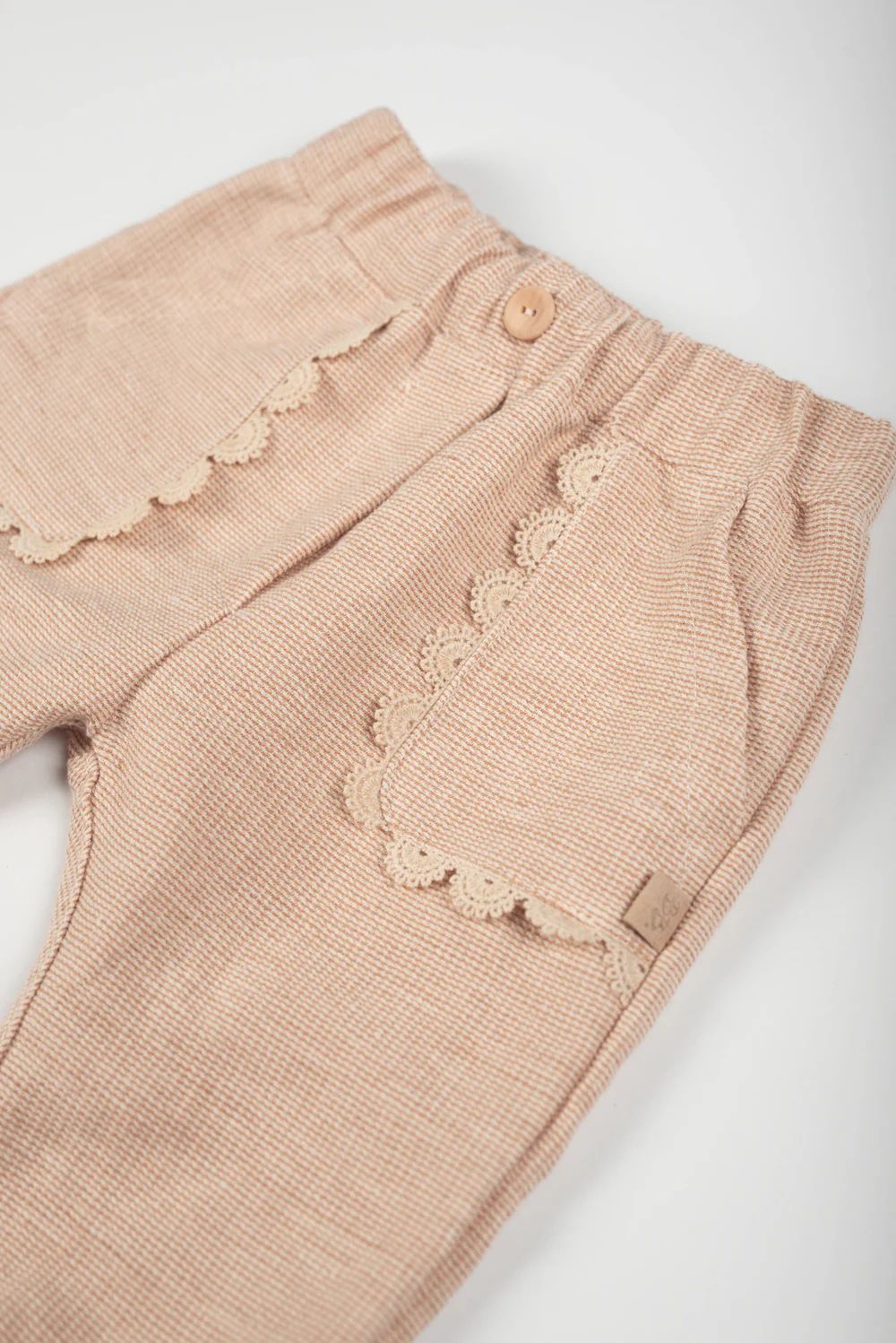 pantalone con tasche